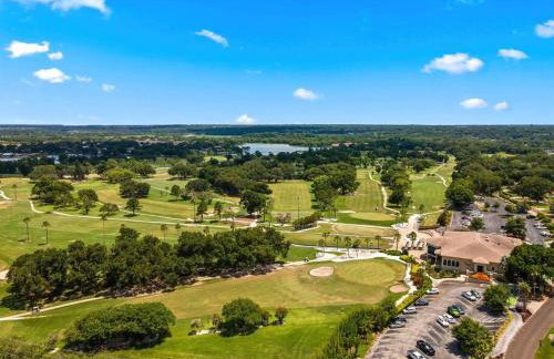 Luxury Heated Pool Home, Hot tub, King bed suite - Foto 6