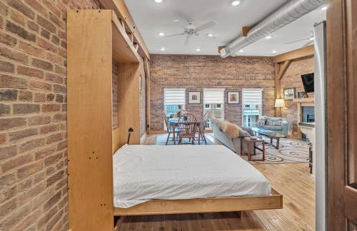 Moore on Main - Foto 19