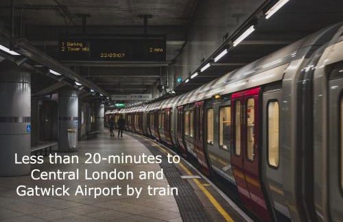 Surrey Stays - 2 Bedroom House, RH1, Contractors Welcome, Sleeps 5 max, 2 Parking Spaces, Near Town Centre, Train Station and Gatwick Airport - Foto 14