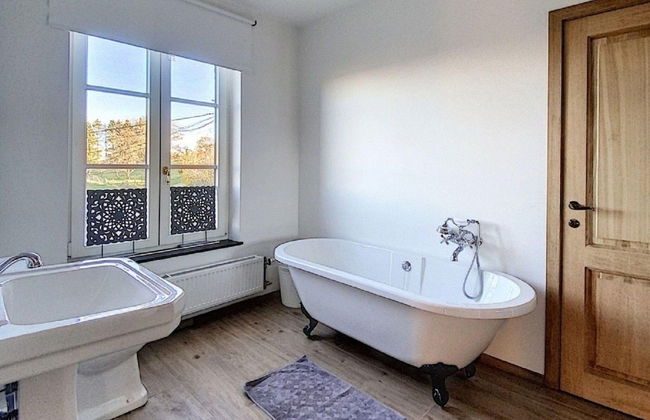 Elegant Hillside Mansion - Photo 16