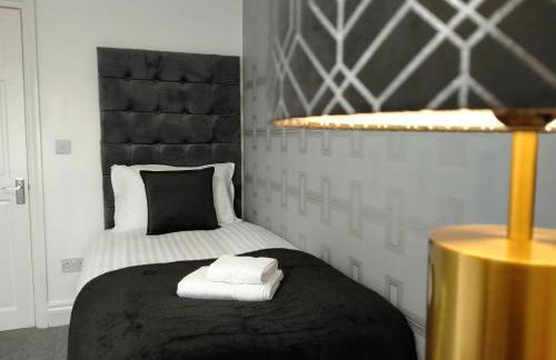 Sirius House - sleeps 7, driveway, garden - Photo 28