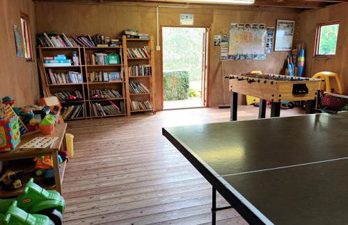 Rural Farm Stay with 6 cottages, 4 miles to Barnstaple, Pet friendly, Daily animal experiences, Outdoor heated pool, Games barn, Free fast WiFi, Free parking - Foto 11