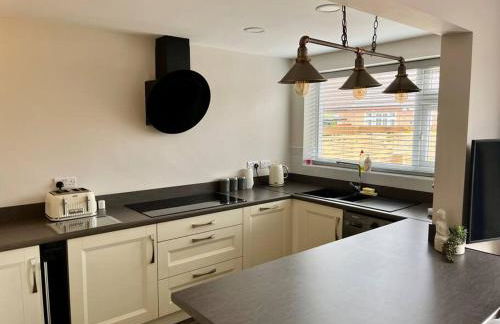 Modern 2BR Flat in Sale - Peaceful Stay in M33 - Great Transport Links - Photo 24