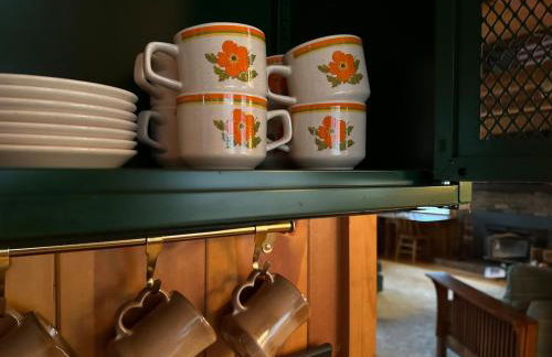 BunkHouse 1960's Camp Vibe with Timeless Wet Bar - Foto 62