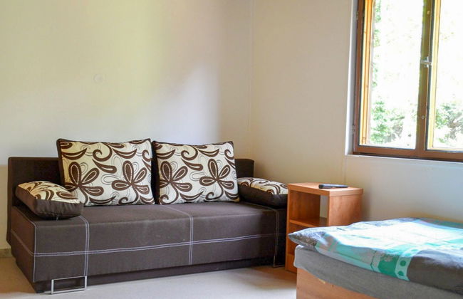 4 bedroom House in Hradec Kralove with garden - Photo 7