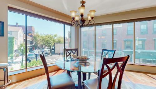 Gloucester Harbor Hideaway - Photo 5