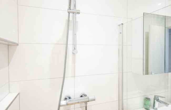 Spacious 2 Bedroom Serviced Apartments 71-77m2 - Photo 26