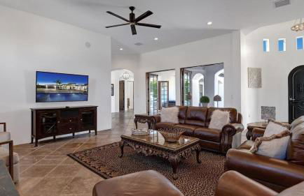 Movie Theater, Game Room, Pool, Hot Tub, & Views Villa Toscana by Avantstay - Foto 12