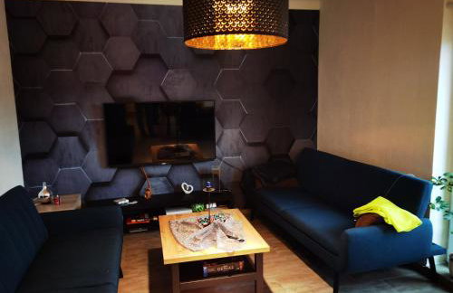 Modernes behagliches Haus mit Kamin, Terrasse und Garten - Foto 25