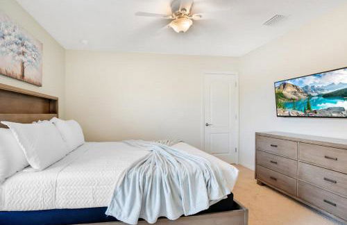 Large Themed Pool Home at Windsor at Westside - Photo 43