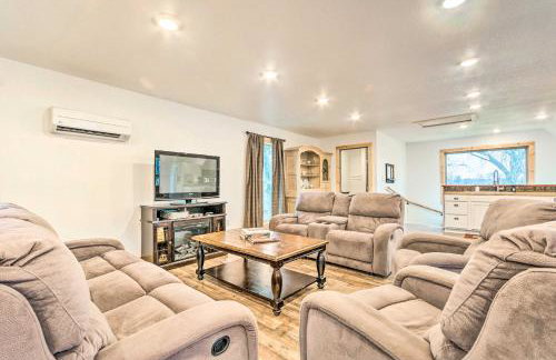 Spacious Apt Overlooking AR River Near Dtwn! - Foto 1