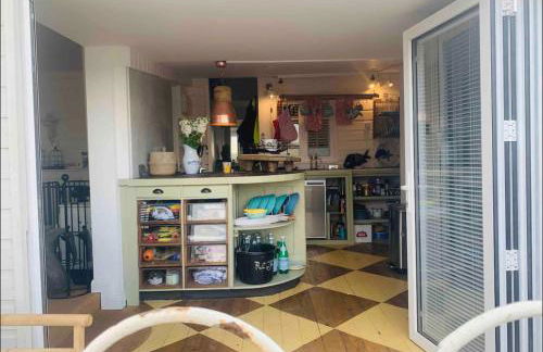 A unique, off-grid Eco Friendly Beach House. - Foto 23