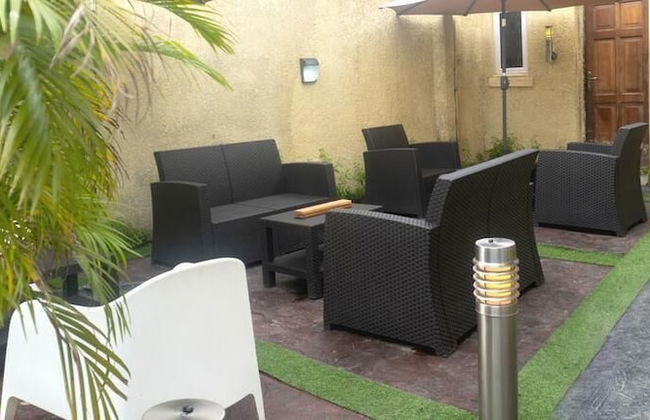 Premiership UK Suites - Photo 30