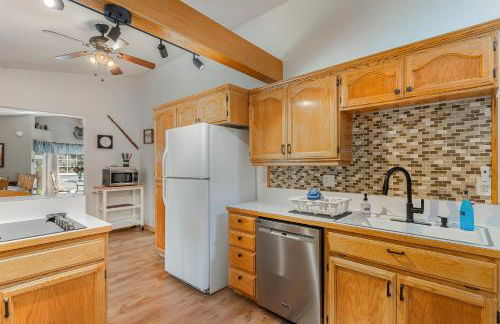 Bear’s Den Hideaway with Hot Tub - Foto 9