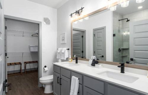 Birmingham Luxury Apt, near everything - Photo 9