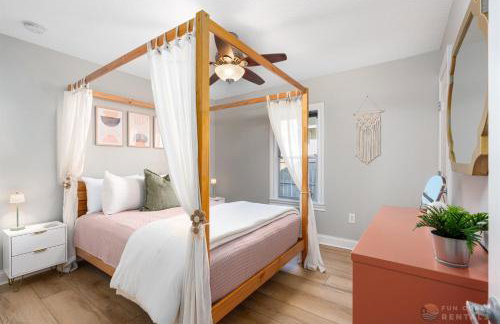 Adorable Dog Friendly Home with Fenced Yard, Office, STEPS to Canal & Hospital! - Foto 3