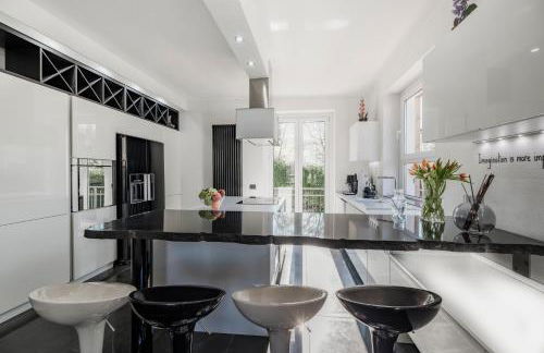 k10 Luxury House, Pool, Jacuzzi, Gym, Sauna, Private garden - Foto 17