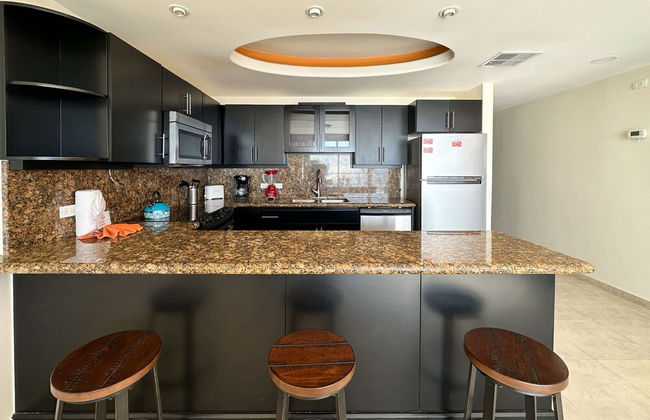 Poolside Family Retreat 2BR Condo - Foto 12