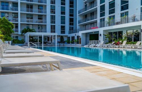 Miami Magic Vibrant 2 Bedroom with Free Parking - Photo 11