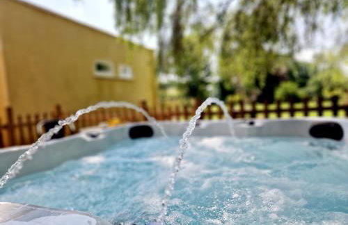 The Hamilton luxury holiday let's- The Coach House with hot tub - Foto 48