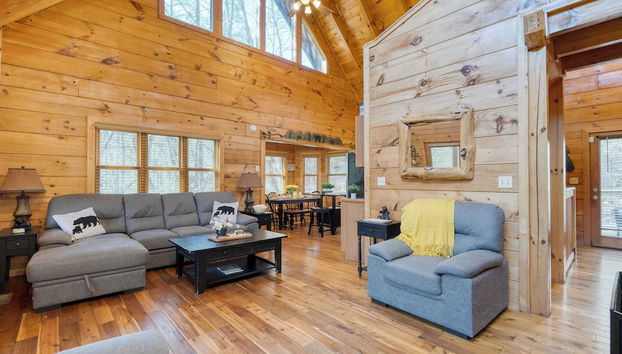 Hottub, Game Room, Forest Views, Near Gatlinburg Four Bears Lodge by Avantstay - Foto 4, Interior