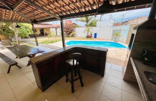 casasveraneio , Barra de são Miguel casa com 4 quartos sendo 2 suítes,todos com ar condicionado, 300 m da praia, 5 minutos praia das conchas e 10 do gunga! Área de lazer com piscina de 10 m churrasqueira e freezer!a melhor! - Foto 5