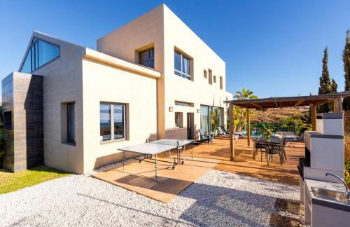 Luxury Villa with swimming pool and amazing views - Photo 28