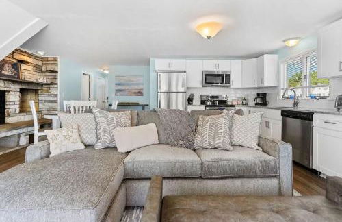 Snug Seaside Views From Couch Walk to Beach - Foto 9