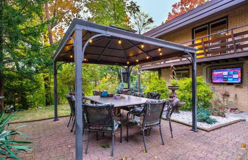 Secluded Hilltop Hideaway - Hot Tub! Two Living Rooms! - Foto 11