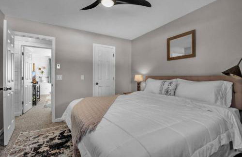 Modern Townhome with Decks Fireplace & Mountain Views - Foto 7