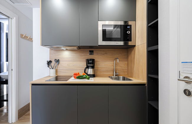 Feelathome Ventas Suites - Photo 17