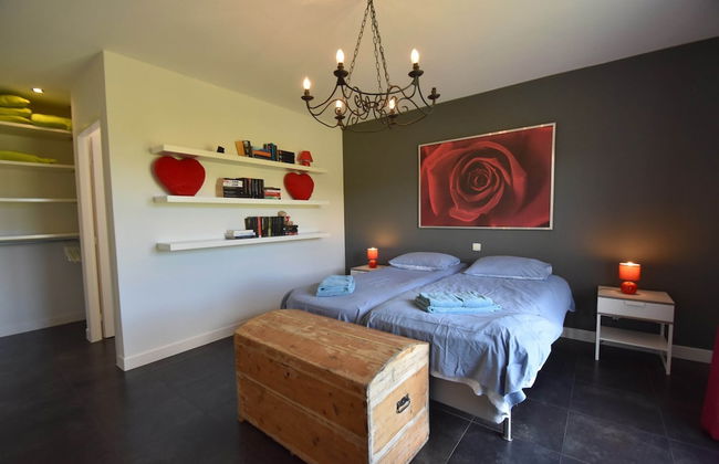 Villa With Heated Pool, Jacuzzi, Sports Field and Stunning Views - Photo 10