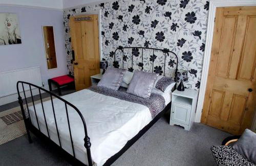 House - Sleeps 8 - Pet friendly - Garden - Parking - Foto 5