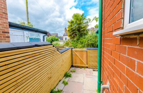 NEW! Spacious 3-Bed Home in Newcastle-under-Lyme by 53 Degrees Property, Ideal for Business, FREE Parking! - Foto 37