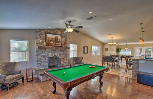 Group Getaway with Pool and Putting Green in Glendale - Foto 4