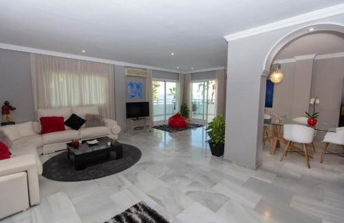 Villa Venecia, Apartamento de Lujo en 1º línea de playa + parking - Photo 19