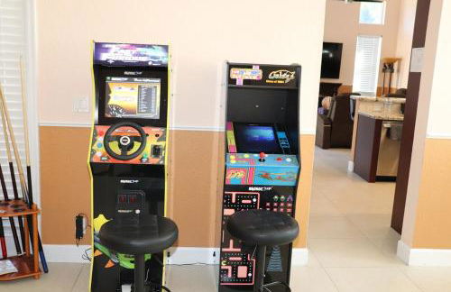 Luxurious 4-Bedroom House with Pool - Foto 43