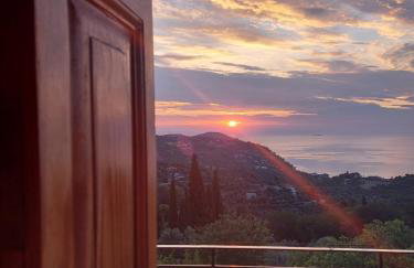 Μπαλκόνι του Αιγαίου father's house in Kimi - Photo 1