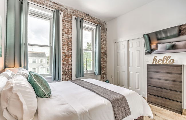 Delightfully Redesigned Home - JZ Vacation Rentals - Photo 6