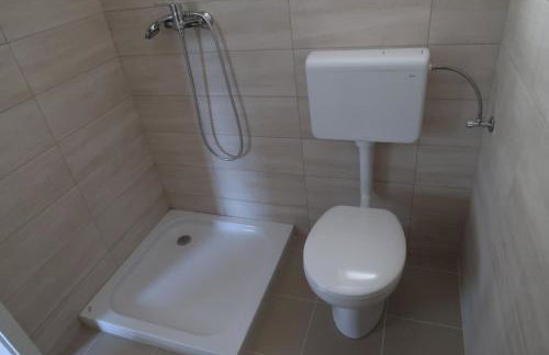 Robinson olive tree huts - Photo 51