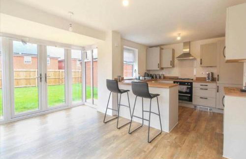 Kettering - House - Stay 8 - Parking - Garden - Photo 1