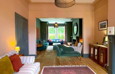 Spacious home in Leeds ideal for gatherings with free parking - Foto 7