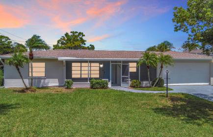 Venice Pool BBQ Mini Golf 3BR 2BA Sleep 12 - Photo 29