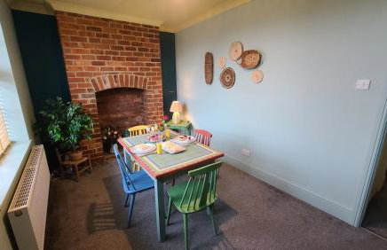 Paget Cottage a cosy and comfy 2 bedroom cottage with parking to the rear and a short drive from Cannock town centre - Foto 19