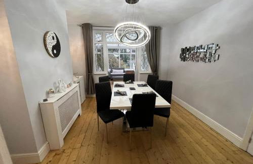 Comfortable, homely 4 bedroom property - Foto 1