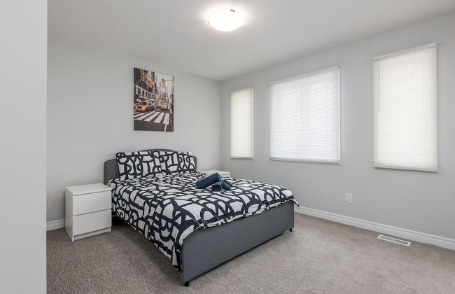 Luxury Entire house mins Niagara falls & Brock uni - Photo 9