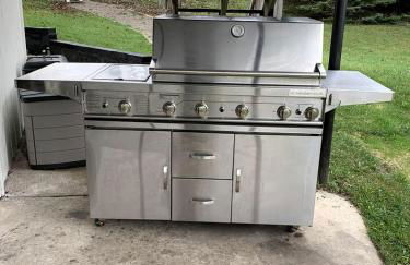 Stunning Cabin Getaway Perfect for Large Groups Situated in Boyne Falls, Michigan - Photo 7