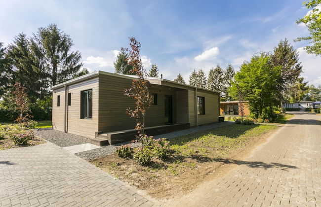 Modern Forest Chalet - Photo 24