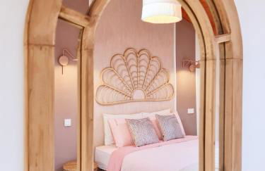 CASA OFICINA - Praia & Centro (300m) - WiFi - AC - Foto 1