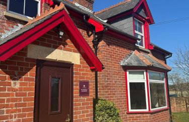 Waterditch Farmhouse - Photo 1